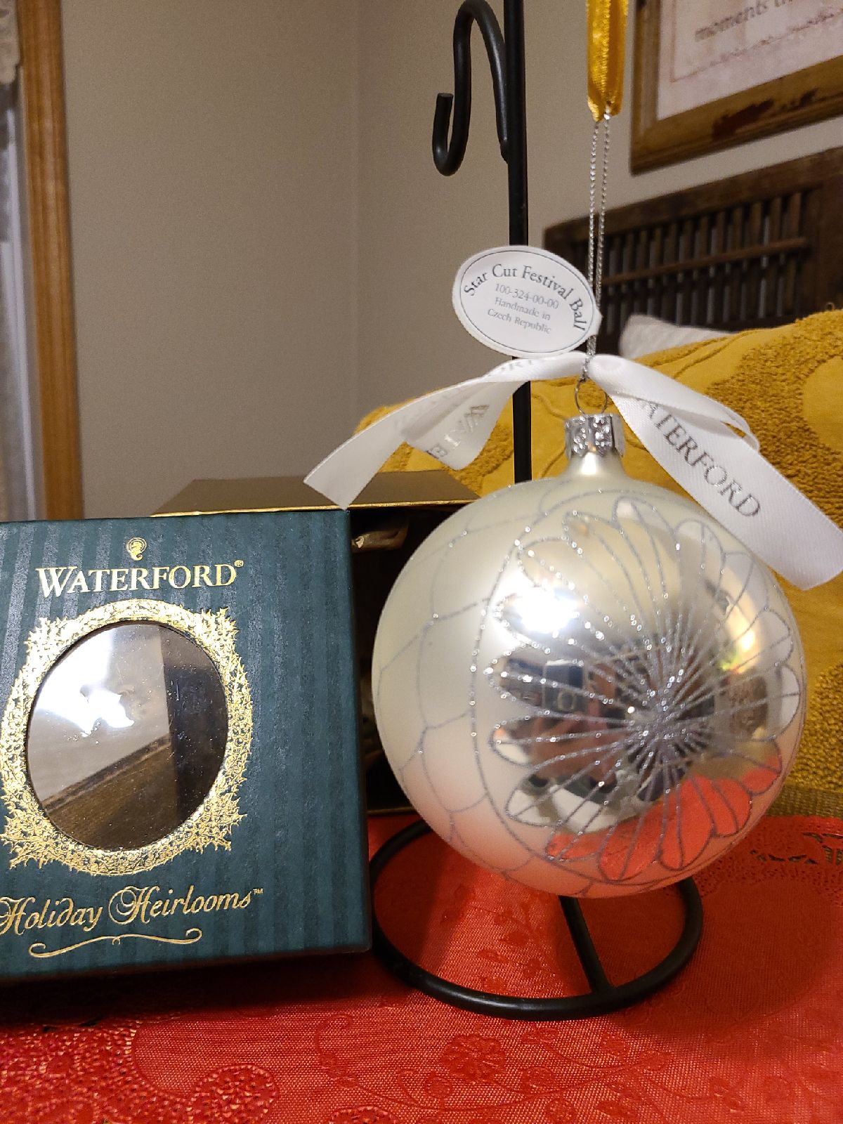 Waterford Holiday Heirlooms 8-Inch Georgian Candy Jar Waterford Holiday Heirlooms 8-Inch Georgian Candy Jar